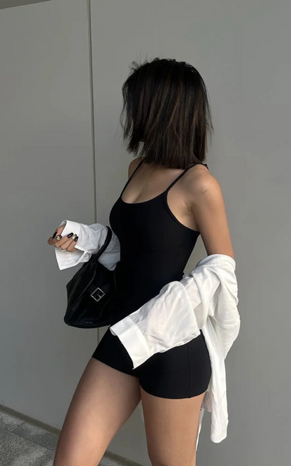Combinaison Femme Dos Ouvert Noir - Minimalisme et Style